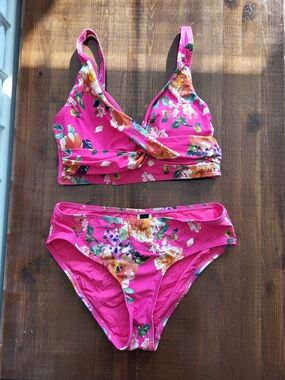 Floral Pink Women's Bikini Set - Vibrant Pink Floral Swimwear